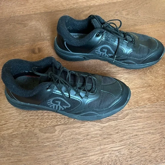 Men’s Sneakers 10.5 - Picture 4 of 4